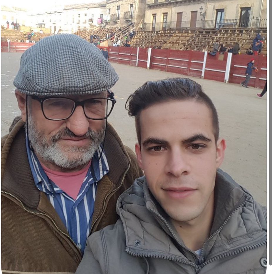 notialdia_24's tweet image. Gabriel Nadal “El Pollensin”con antecedentes penales por estafa, narcóticos y prostitución además de mayoral de la ganadería El Onsareño propiedad de Ángel y Sergio Galdon trabaja para la Casa Matilla donde con su novio han bandalizado la publicidad de la competencia en la isla.
