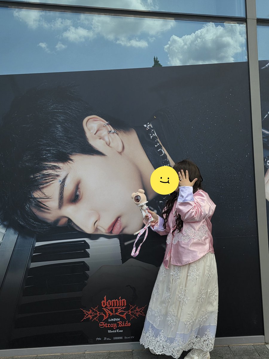 _meowmeowracha_'s tweet image. Beating the divorced allegations π
Auntie Lina is still married
#2Min
#LeeKnow
#Seungmin
#DOMINATE_LONDON