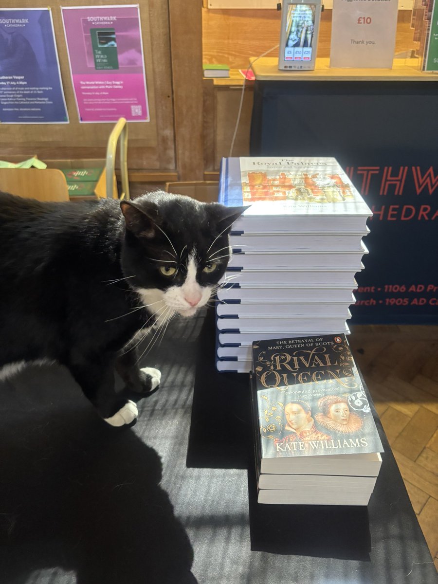 NicolaTallis's tweet image. We had a great crowd for @KateWilliamsme this morning, telling us about ‘The Royal Palaces: Secrets & Scandals’ - Hodge the cat even joined in!! @Southwarkcathed @FellowsAuctions