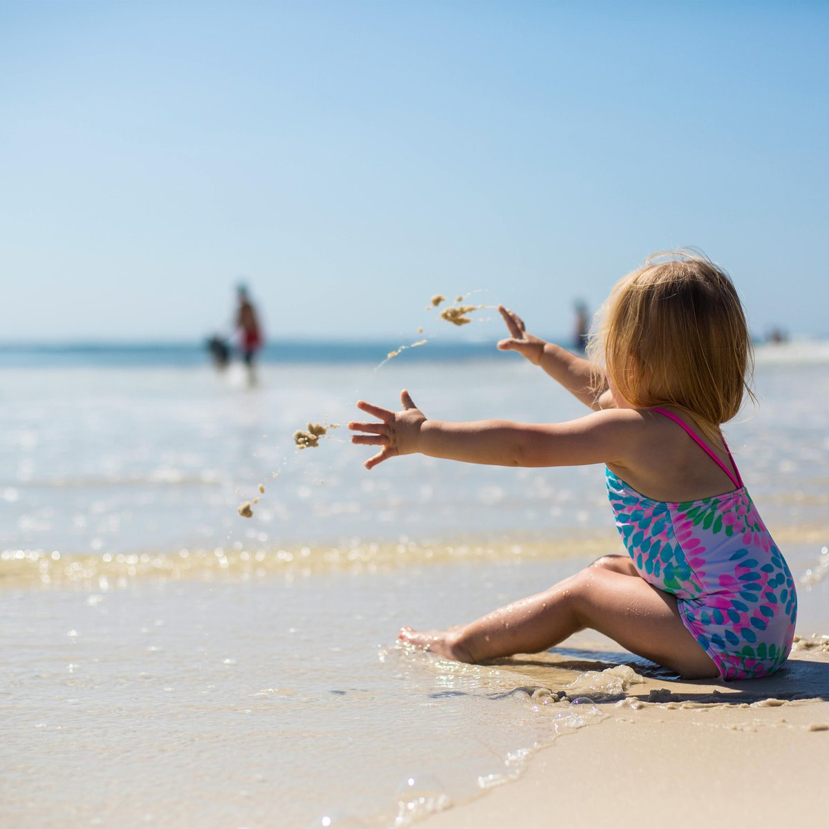 At Midhurst Valley, you’re minutes from the Lake Simcoe waterfront, where sunny days at the beach, strolls through waterfront parks, or boat days on Kempenfelt Bay are part of the lifestyle.
With our move-in ready homes, you can make a splash this summer.
tinyurl.com/MdhrstV25