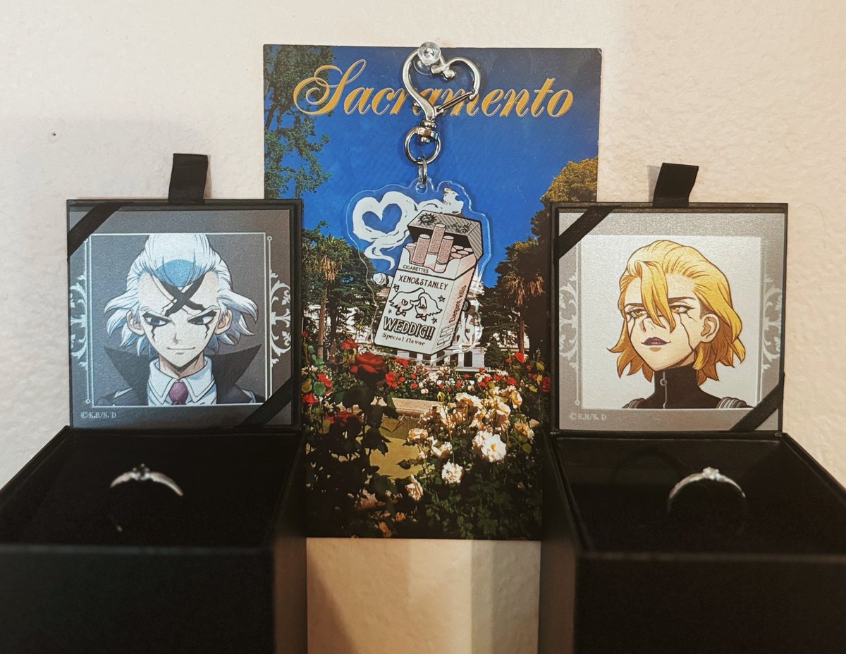 glacierkiss's tweet image. the concept of proposing to someone and the box has a picture of your face inside