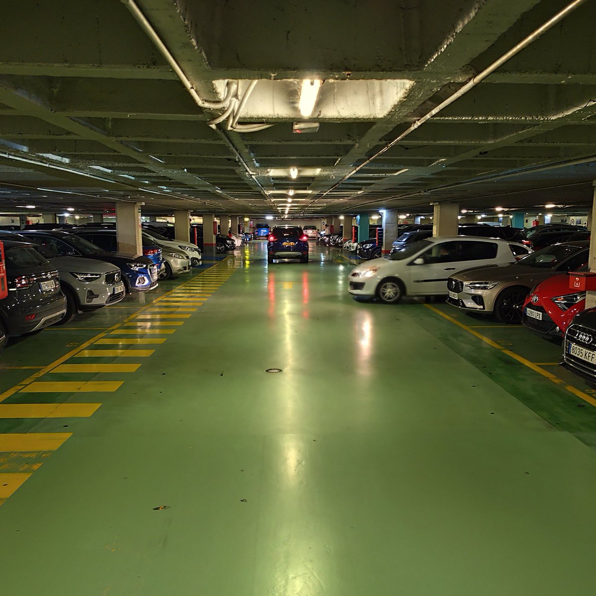 🅿️ Nuestro aparcamiento #PlazaMayor dispone de:

🚗 319 plazas

♿️ 6 plazas para personas con movilidad reducida

🔋 8 puntos para recarga eléctrica de vehículos

🚲 1 PARKIBICI

📮 1 Amazon-Locker