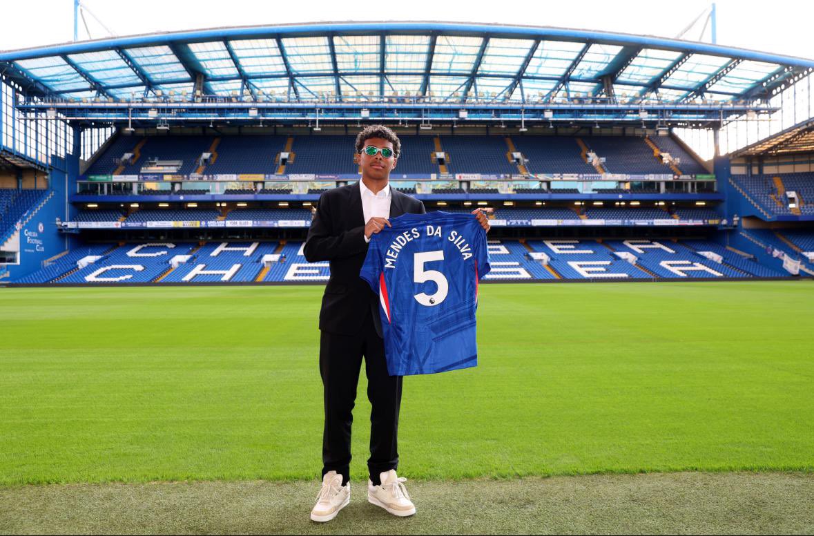 bellesilva's tweet image. Watching you chase your dreams fills our hearts with joy and pride. This is just the beginning of an amazing journey, and we know you’ll shine every step of the way. We’ll always be here, cheering you on!”💙💙