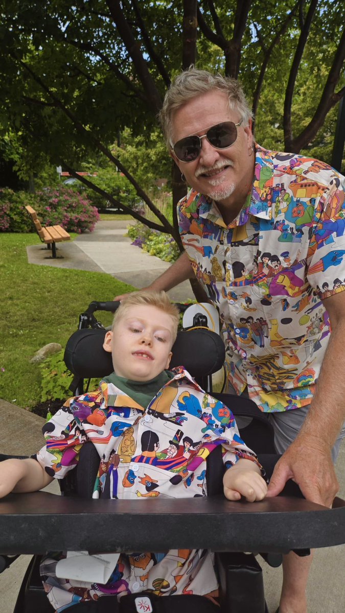 Bigdazw's tweet image. Chillin in the hospital gardens before our pre-op appointment. #MightyChester #Halifax #iwk #TheBeatles #YellowSubmarine