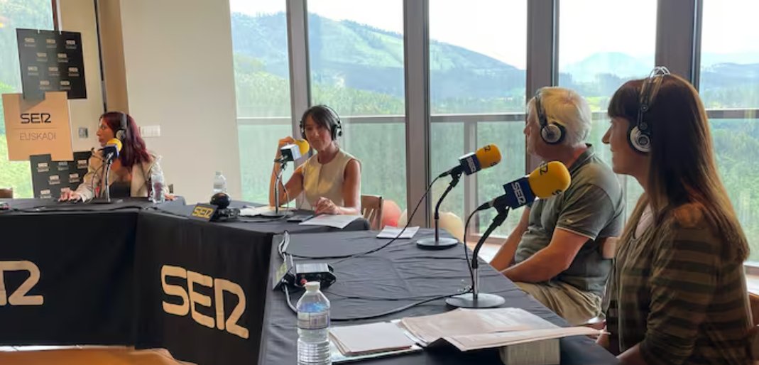 bizkaia bide (@bizkaiabide) on Twitter photo 🌿 La ruta del Txakoli de Bizkaia es un viaje imprescindible. <a href="/Leiresaezrios/">Leire Saez</a>, directora de turismo de Bizkaia "El turismo regenerativo es un modelo que no solo cuida el entorno, sino que lo potencia y lo mejora". 🍷 ¡Descubre esta experiencia única en cadenaser.com/euskadi/2025/0… 🌿 La ruta del Txakoli de Bizkaia es un viaje imprescindible. <a href="/Leiresaezrios/">Leire Saez</a>, directora de turismo de Bizkaia "El turismo regenerativo es un modelo que no solo cuida el entorno, sino que lo potencia y lo mejora". 🍷 ¡Descubre esta experiencia única en cadenaser.com/euskadi/2025/0…