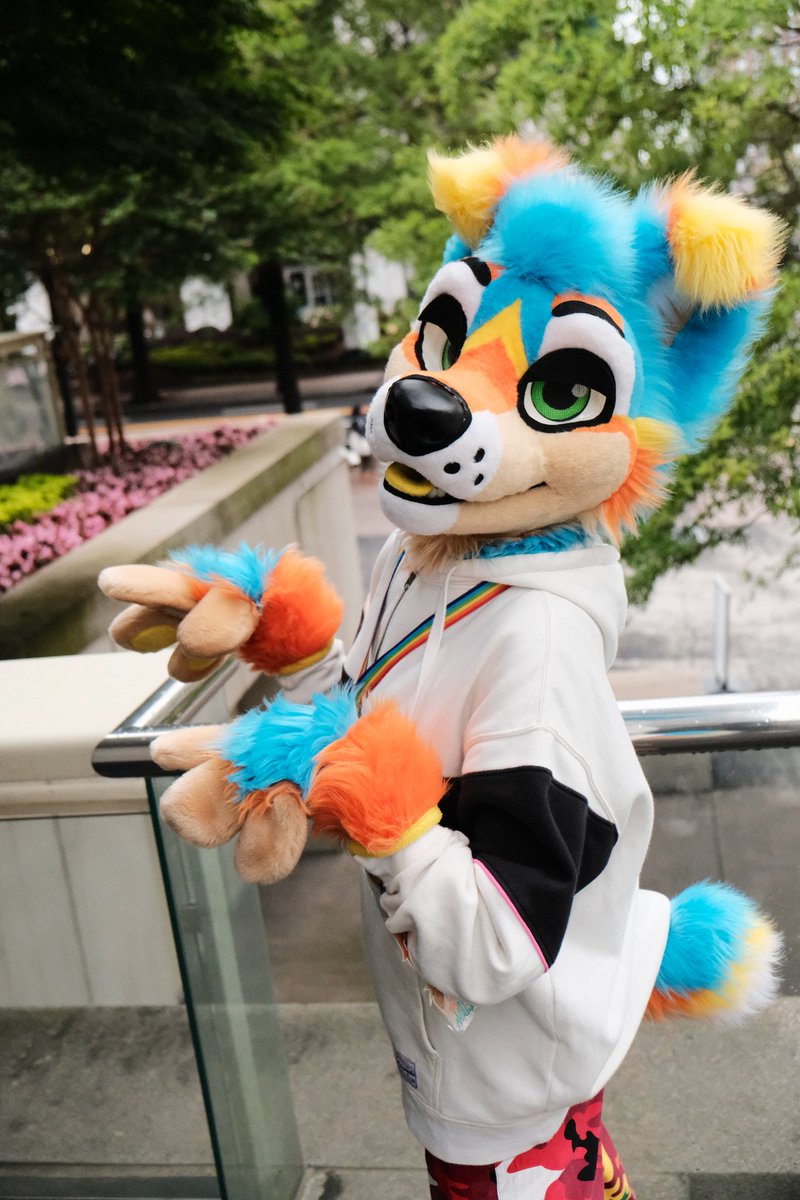 cosmicsmoothie's tweet image. How to find me at @ChompFL tomorrow!🩵🧡

I’ll be dancing around in Malibu majority of the time, I’m super excited to see everyone there!🐊🥳 #chompFL