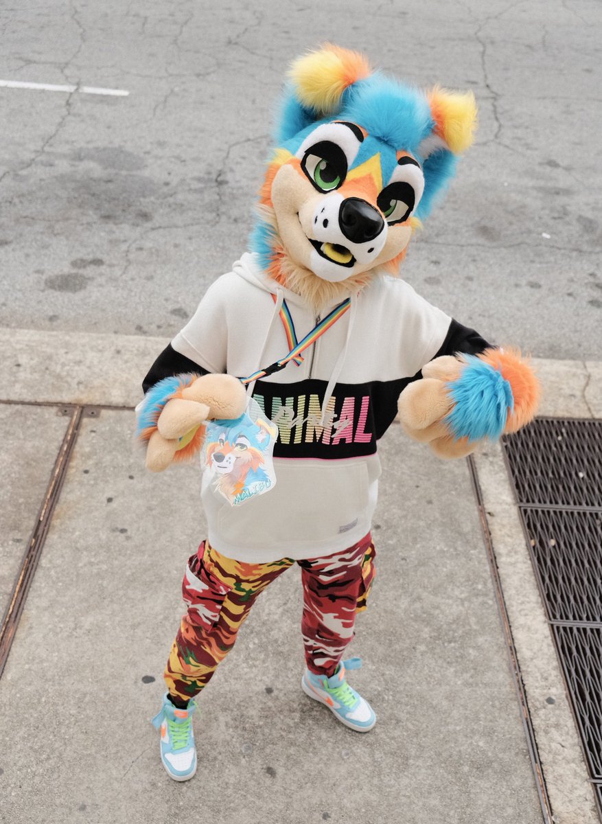 cosmicsmoothie's tweet image. How to find me at @ChompFL tomorrow!🩵🧡

I’ll be dancing around in Malibu majority of the time, I’m super excited to see everyone there!🐊🥳 #chompFL