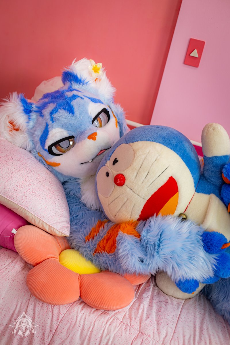 KailiFurry's tweet image. 무사히 미국에 돌아오고, 도착한 다음 날 바로 다시 일 시작했어요. 다음 여행을 위해 돈을 모아야 하거든요. 그냥 쉬고 놀고 싶어요. 힝ㅠㅠ 대만 UTFG 보내줘...
📸 @rowlwolf