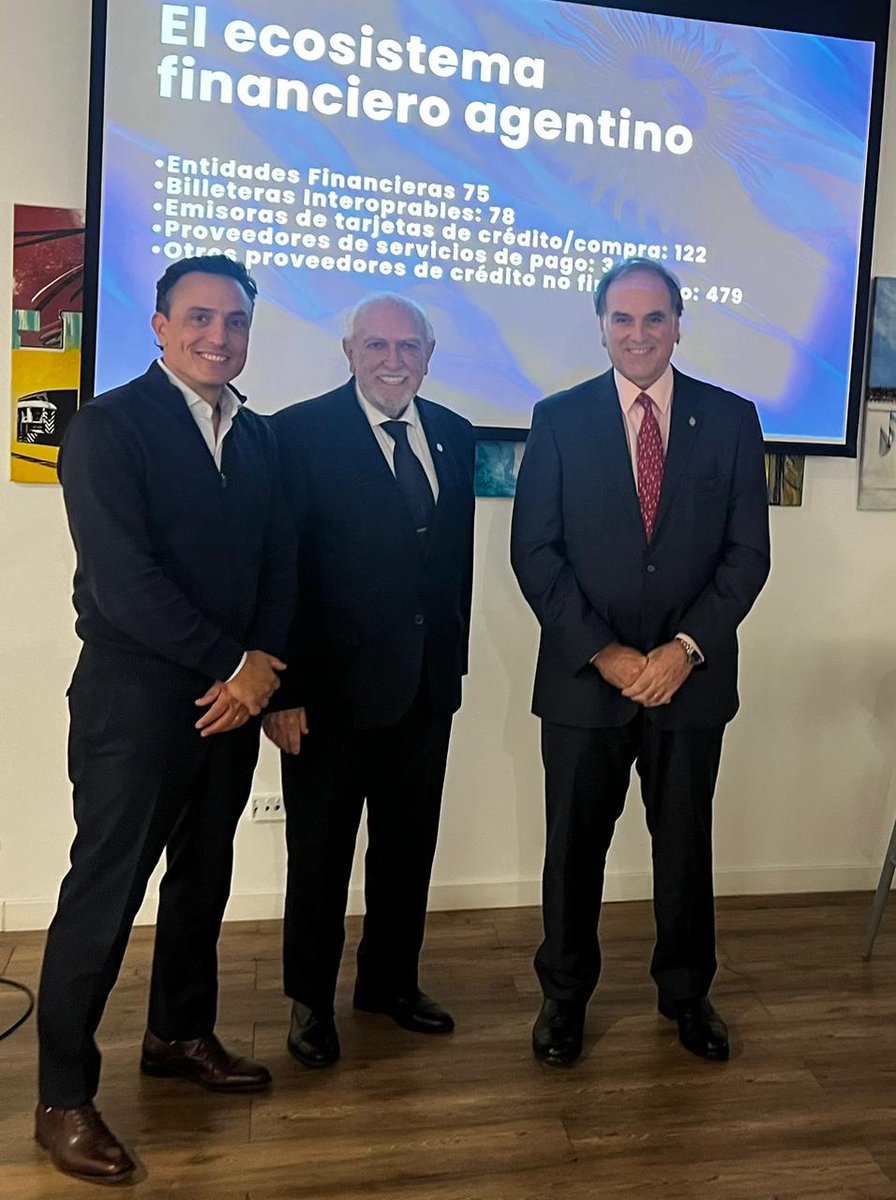 Ante un auditorio integrado por abogados, el presidente del CPACF, <a href="/rgillavedra/">Ricardo Gil Lavedra</a> , abrió la actividad académica y dio la bienvenida a los presentes.

Luego tuvo la palabra el coordinador de la Comisión de Integración Financiera y Compliance del CPACF, <a href="/Dragustinpesce/">Agustín Pesce</a>.