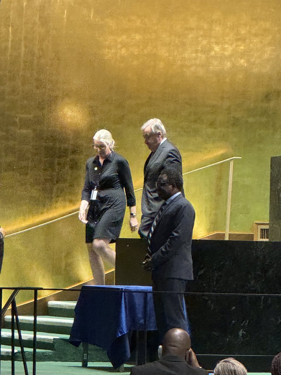 eelokaale's tweet image. Mr. Kennedy Odede @KennedyOdede of SHOFCO, Kenya is the recipient of the 2025 United Nations Nelson Mandela Award alongside Ms. Brenda Reynolds of Canada.
The award, which was presented by the UN Secretary General during commemoration of the UN Nelson Mandela International Day…