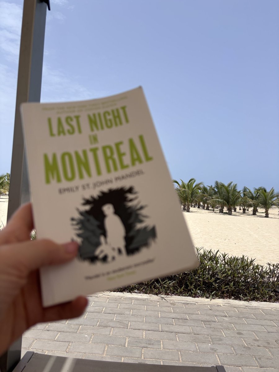 Sunshine, palm trees and a good book. What more could a person ask for? #summerreading
