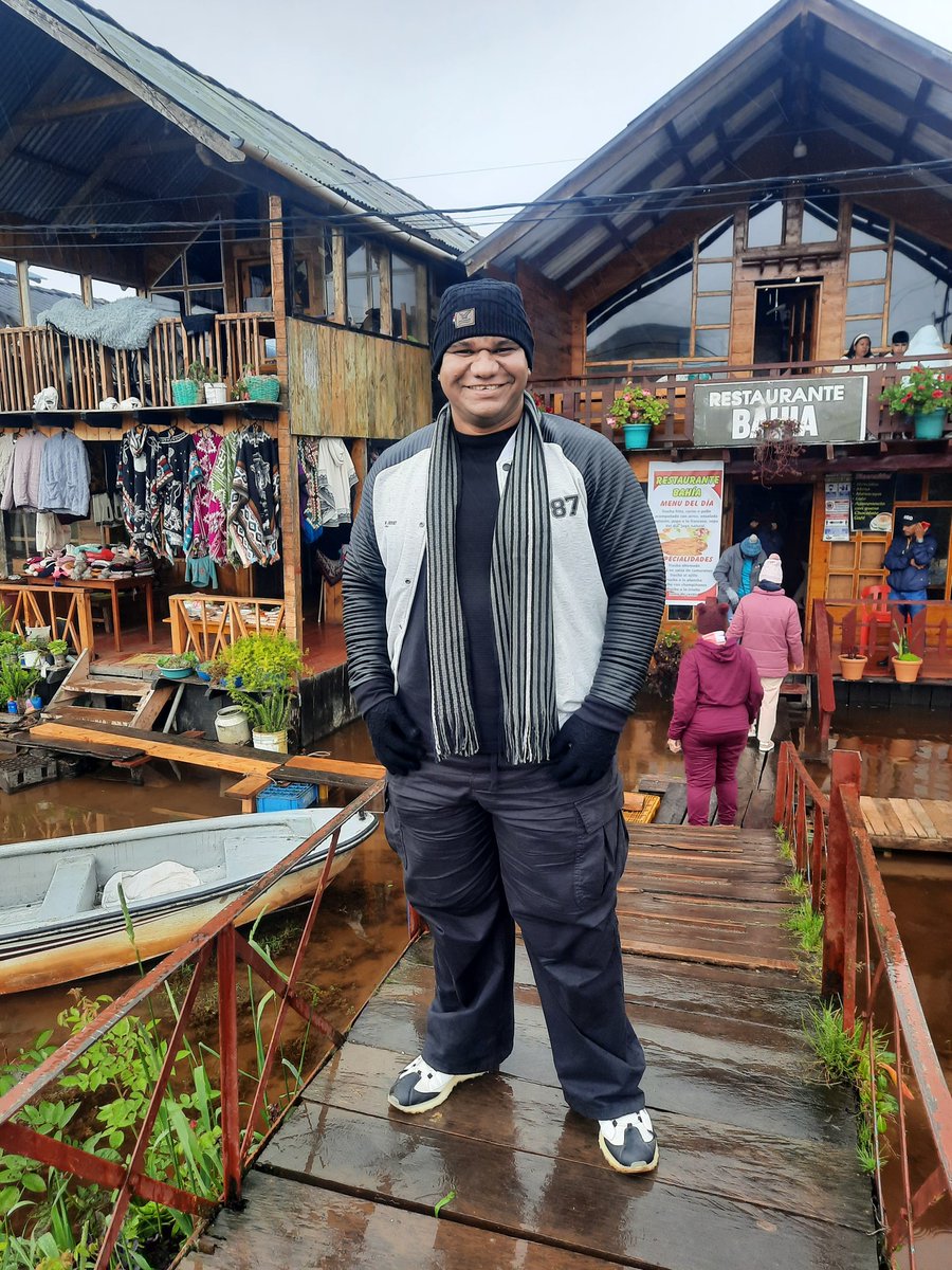 Voy por todo. Y si me equivoco, que sea porque lo intenté y no porque me quedé con miedo. 
No estoy para negarme a ningún tipo de experiencias, 
Tampoco a nada que me guste, 
Ni a nada que me haga feliz. 
El tiempo no vuelve, 
Ni la vida se repite.