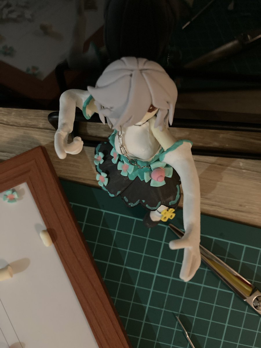 #粘土
がーん。弓を持つ手が逆だった７枚目のかなしみ
手首から交換してもダメなので指を切って付け替えですね...