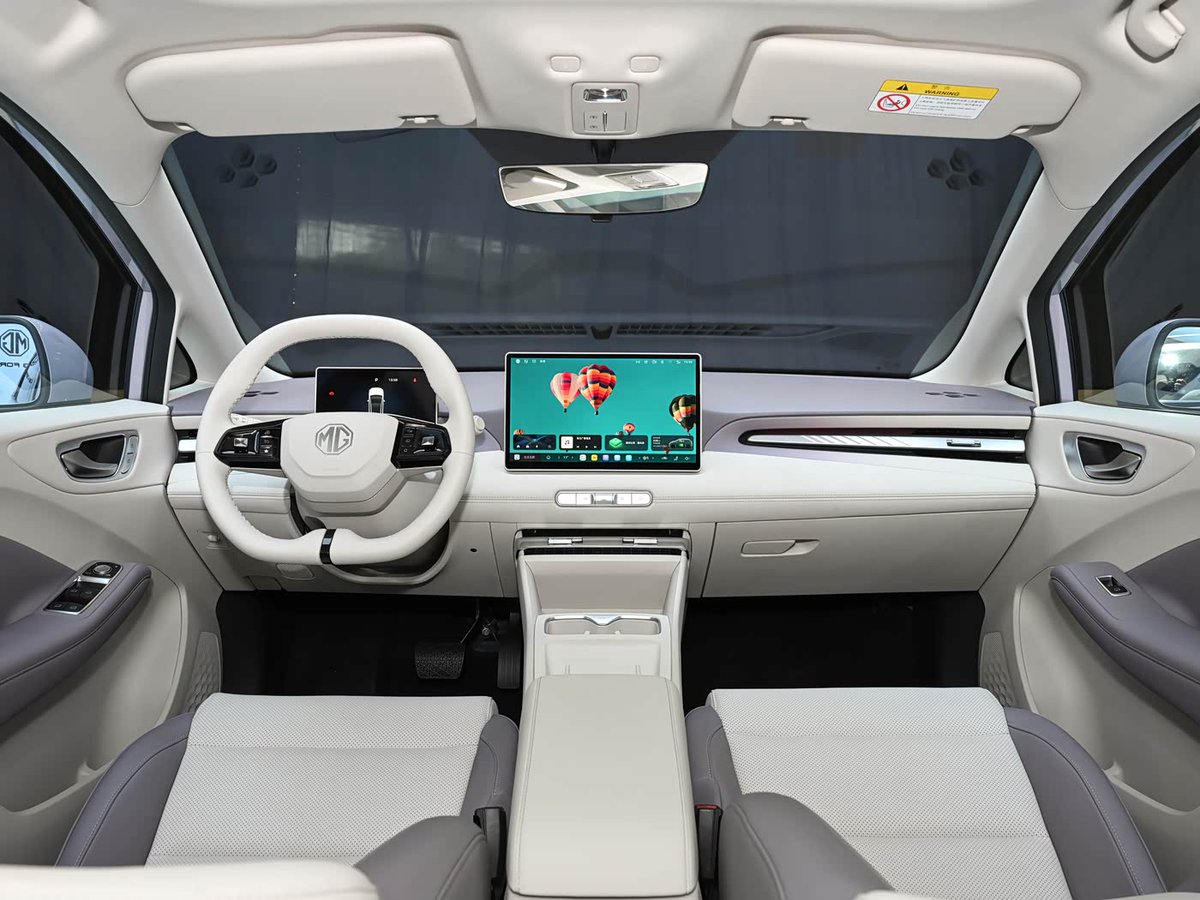 TychodeFeijter's tweet image. New MG4 electric hatchback: dashboard photos
MG is a Chinese car brand owned by SAIC. The new MG4 is a compact electric hatchback. We have new photos of the dashboard.
The dash has a modern but bust design. The strange-looking large-diameter steering wheel has two spokes, a…