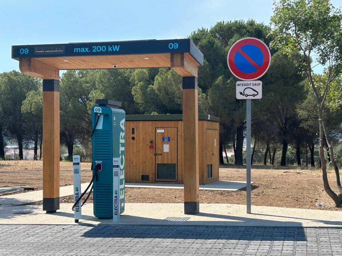 🔌 Une nouvelle aire de repos équipée de bornes de recharge électrique sur l’<a href="/A9Trafic/">Autoroute A9</a>.
L’aire de Gigean Nord propose désormais 8 points de charge.