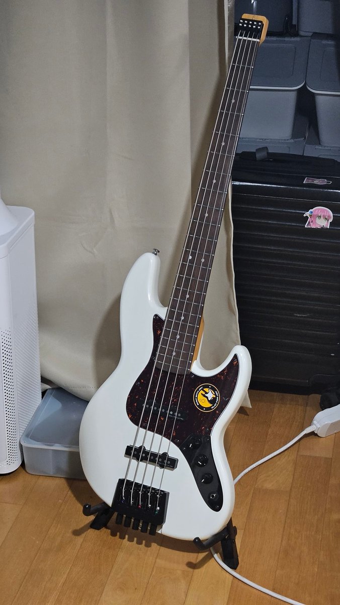 kaonizer's tweet image. MNG...
 - Sandberg TM5 Superlight
 - Sire V-Headless