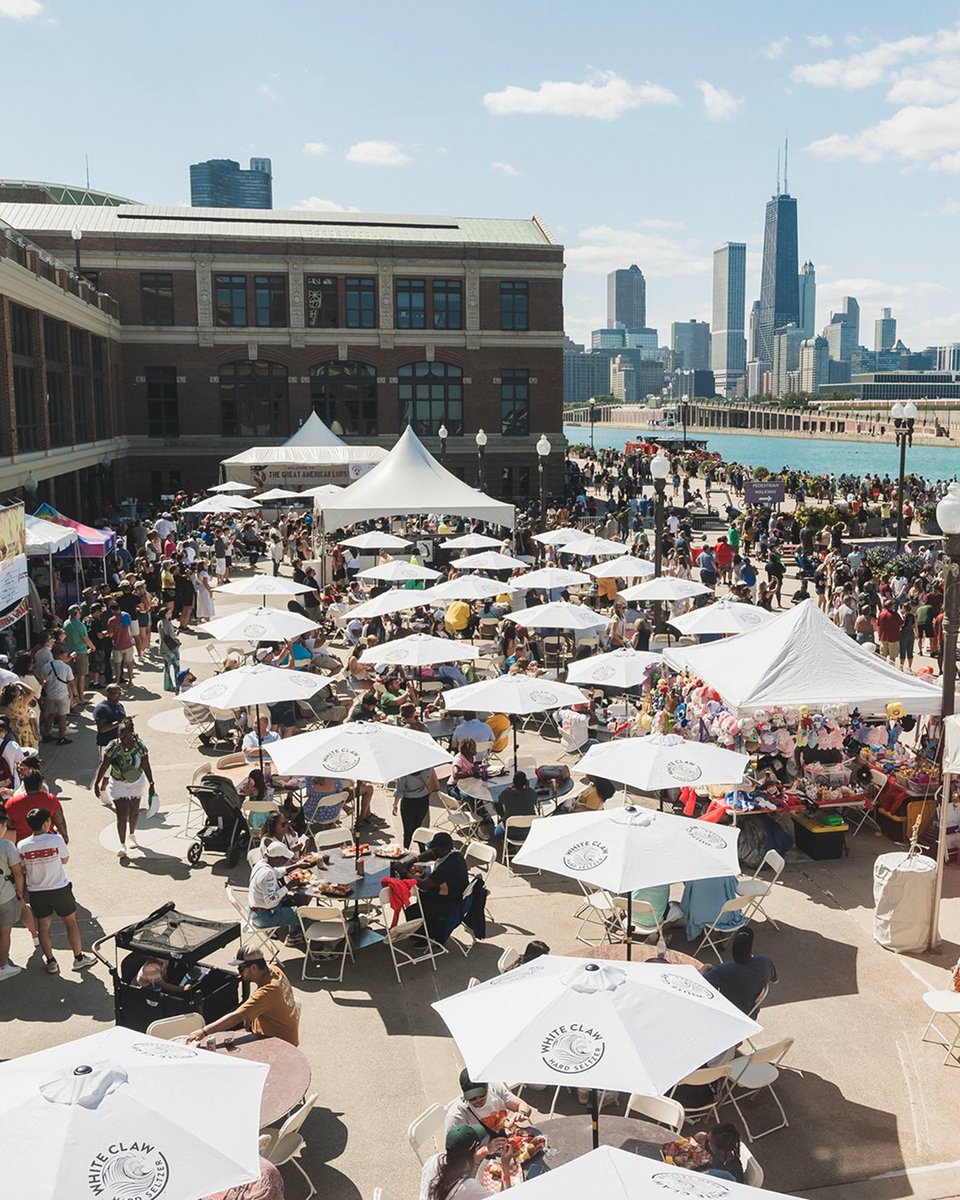 NavyPier's tweet image. Get ready to claw your way into the ultimate summer seafood celebration. 🦞 The Great American Lobster Fest returns to Navy Pier on Aug 16–17! We’re talkin’ fresh lobster flown in daily alongside cocktails, beers, live music, local vendors and more. 🎟️: bit.ly/4nNBtxr