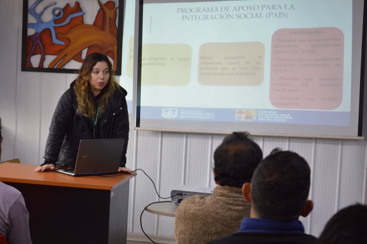 📍Copiapó. En el Día de la Reinserción Social, privados/as de libertad se interiorizaron sobre el proceso gratuito para eliminar antecedentes tras cumplir condena, charla a cargo de funcionarias del Centro de Apoyo para la Integración Social.
#SomosReinserciónySeguridadPública