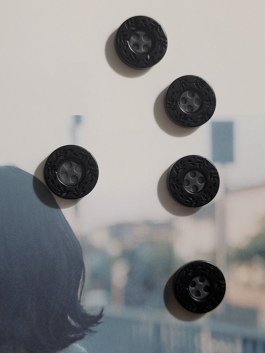 오오오랜만애 신상 스토어입고했어요!
이이렇게 우아하고 깔끔하고 어여쁘고 잔망스런 단추들이랑요! 오늘 못올린것도 며칠동안 차근차근 올릴게요 구경오세요
naver.me/FTMUm1sH