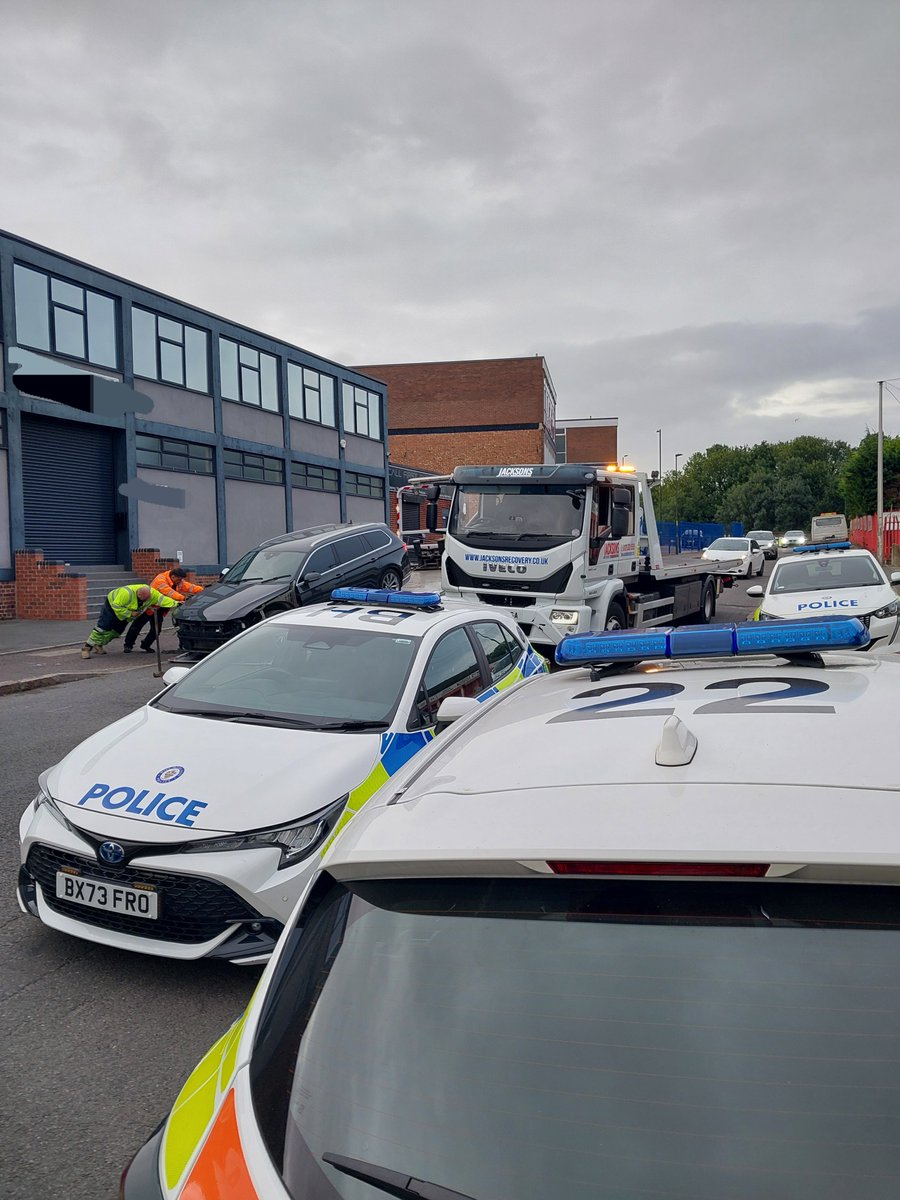 StechfordWMP's tweet image. Stechford and Acocks Green neighbourhood officers worked tiresly for 17 hours conducting arrest attempts and warrants in relation to vehicle crime, burglaries and chop shops which resulted in many vehicle seizures, arrests and overall disruption to wider criminal operations.