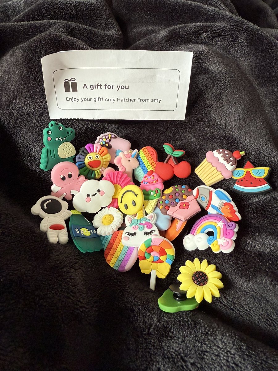 mrs_wollin's tweet image. I can’t stop smiling after receiving the absolute best mail from @AmyHatcher222!
These charms are going to be used to reward positive behavior. Students will collect them and either put them on a bracelet or crocs.
Thank you so much for your kindness, Amy! 💖