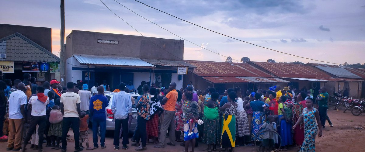 Hon_Banurapeter's tweet image. I extend my heartfelt gratitude to the people of Kololo and Kyarushesha for the warm welcome they accorded me and my team. As we move forward, I kindly remind everyone that voting will take place on the 24th and urge all eligible voters to turn out in large numbers to exercise…