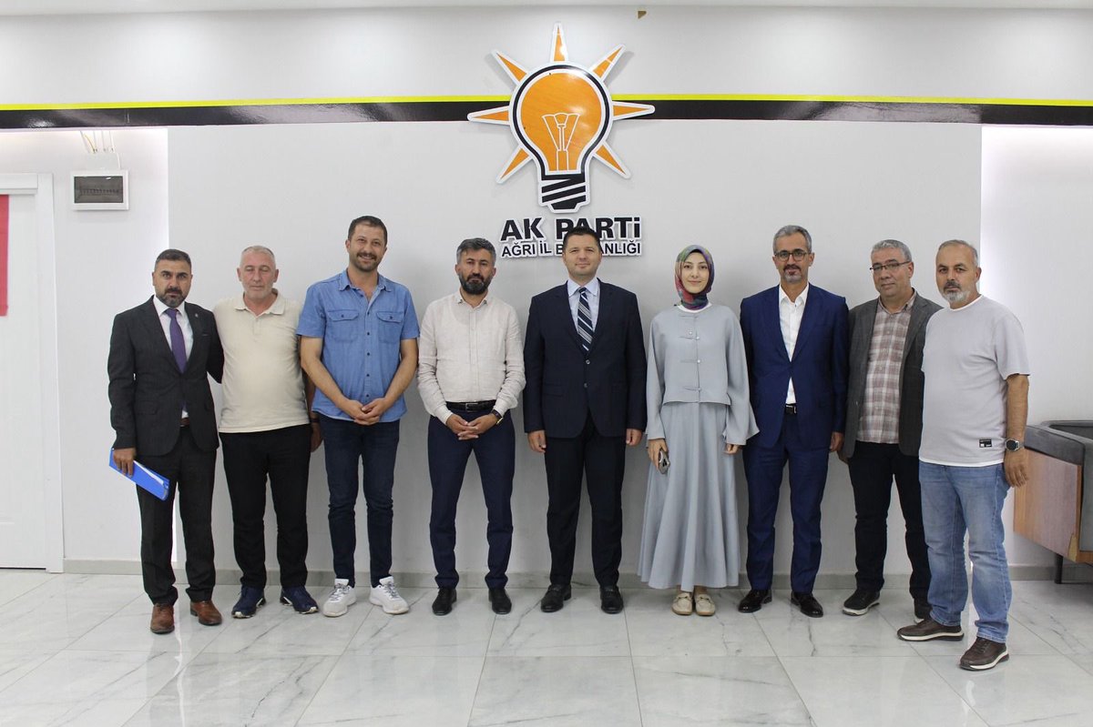 27. Dönem Adıyaman Milletvekili ve Ak Parti Genel Merkez Seçim İşleri Başkan Yardımcımız Yurtdışı SKM Başkanımız Sn. <a href="/toprak_av/">Av.Muhammed Fatih TOPRAK</a> ile önceki dönem yönetim kurulu üyesi arkadaşlarımız ile il başkanlığımız da hasbihalde bulunduk.
Hoş sohbetlerinden dolayı kendisine teşekkür ederiz.