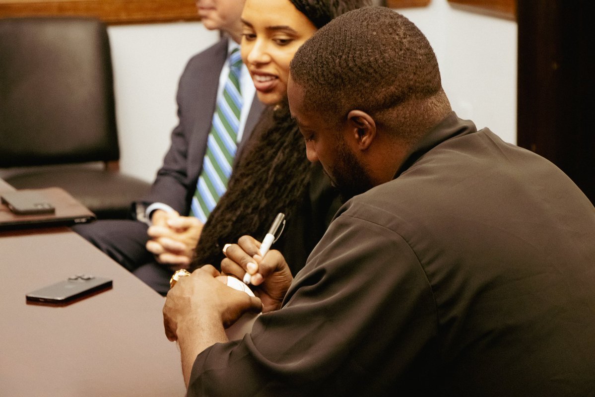 SenFettermanPA's tweet image. After a near-fatal malaria contraction, @steelers OT @THE_CONDA25 shared why we’ve got to invest in vaccines + treatment.
Pulling funding only reverses progress and I can’t support that.
I’m grateful he and his wife Sherée are using their platform to advocate so we save lives.