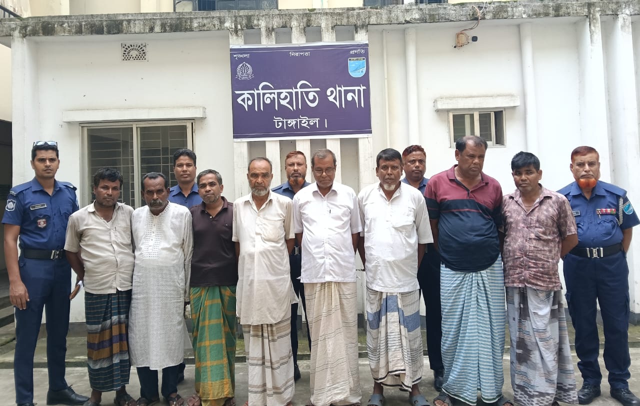 কালিহাতীতে পুলিশের অভিযানে ৮ জুয়াড়ি আটক