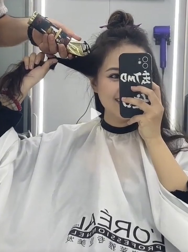 Ve6WKDJQZB111's tweet photo. バッサリって良いよね✨バリカンだし💓☺️
#clippercut #veryshorthair https://t.co/lxFMKlfyS8