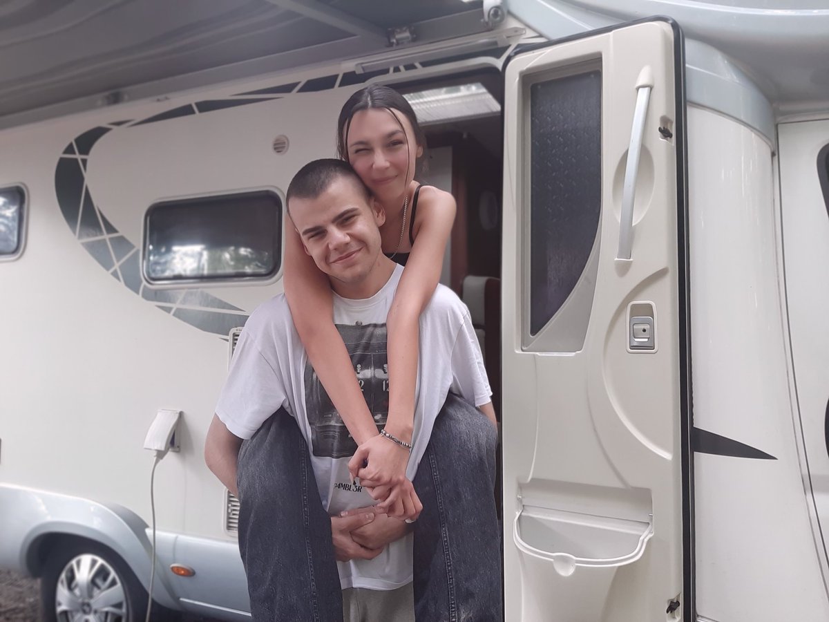 Kamper i my 😍 Prowadzenie zaliczone, wpadka na poboczu też (z kilkoma miłymi panami, co to z piasku przepchali). Za rok lub szybciej wyruszę znów. To jest po prostu TO 🚍