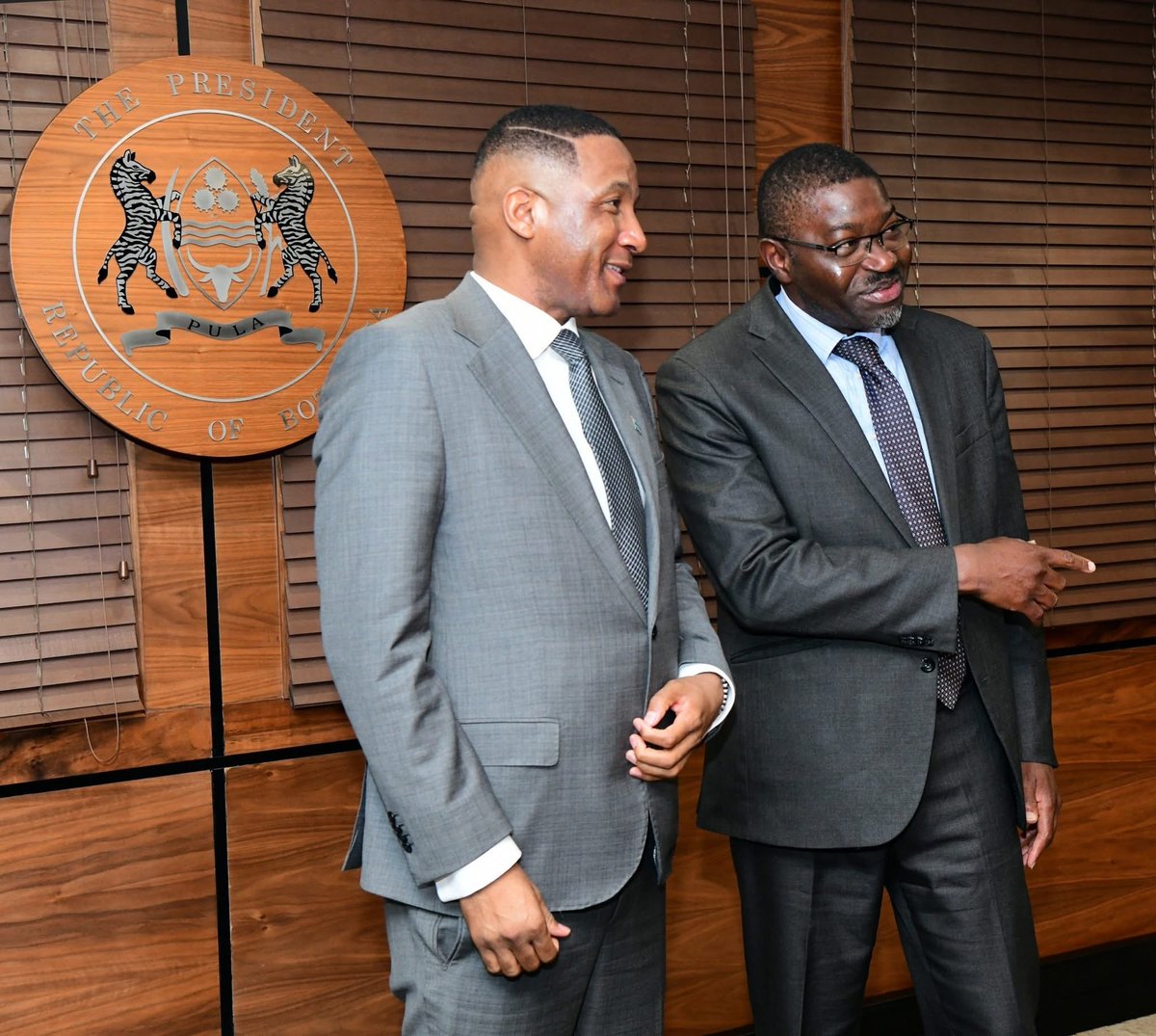 DapoAkandeLaw's tweet image. My commitment to the rule of law began in Africa. Now, it drives my work as an international lawyer.
This week I spoke to leaders in 🇧🇼🇱🇸🇸🇿🇿🇦 about why it is vital African voices are not only heard, but shape the future of international law and the institutions that underpin it.