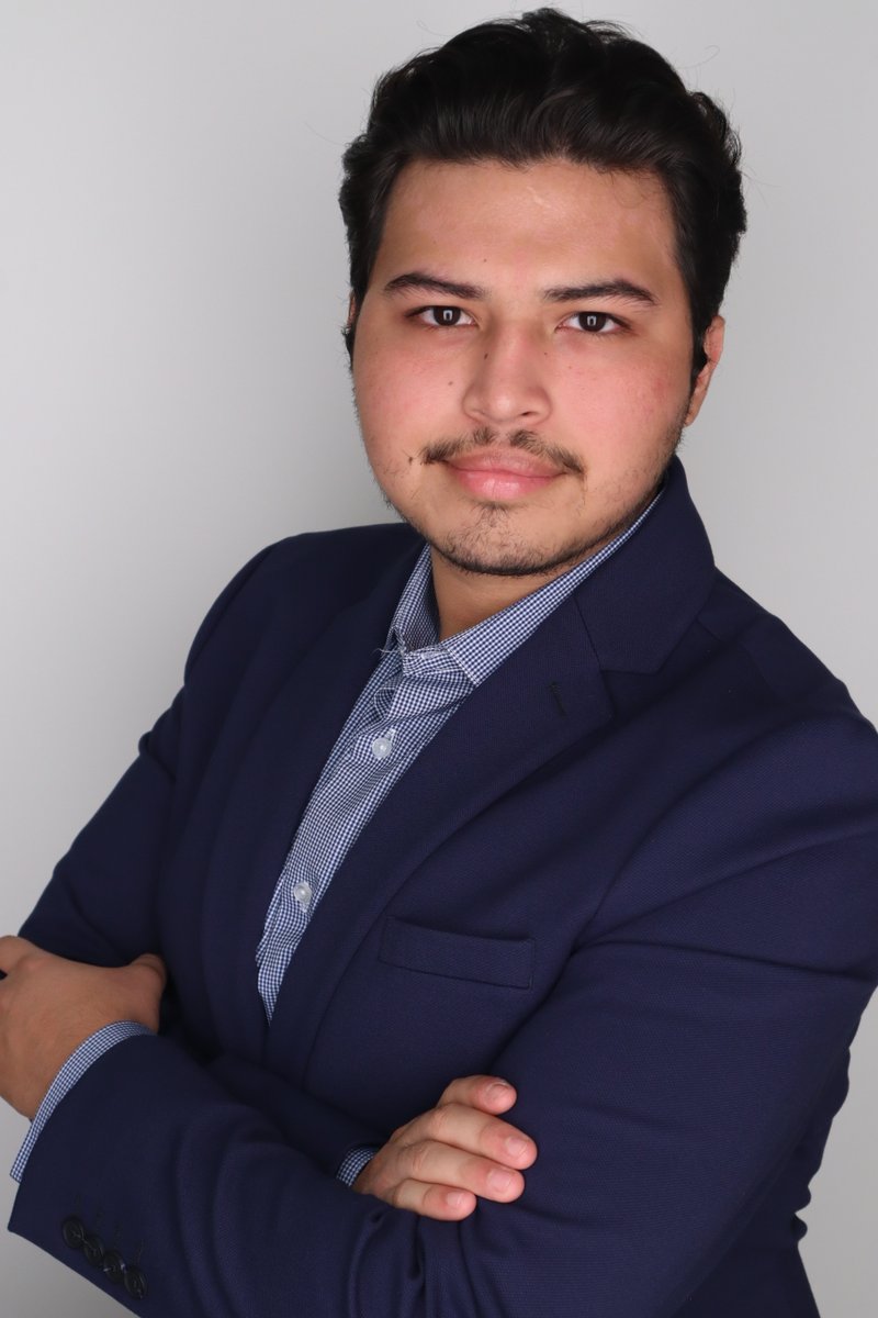 UTRGVNewsroom's tweet image. 📚 Meet Eddie Hunter Yanez, senior English major from San Juan, TX, pursuing teacher certification at UTRGV.
His passion: shaping future leaders through education.
🔗 utrgv.news/EddieYanez
#UTRGV #VaqueroPride #ProfilesInExcellence