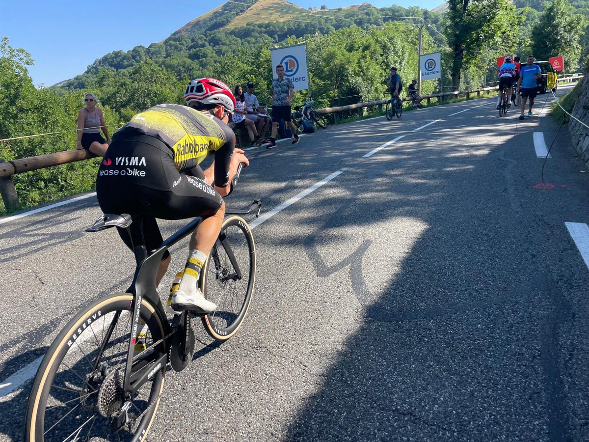 #TourRTVE18j <a href="/pedrodelgadoweb/">Pedro Delgado</a> Vingegaard el primero de los Humanos en Peyresourde