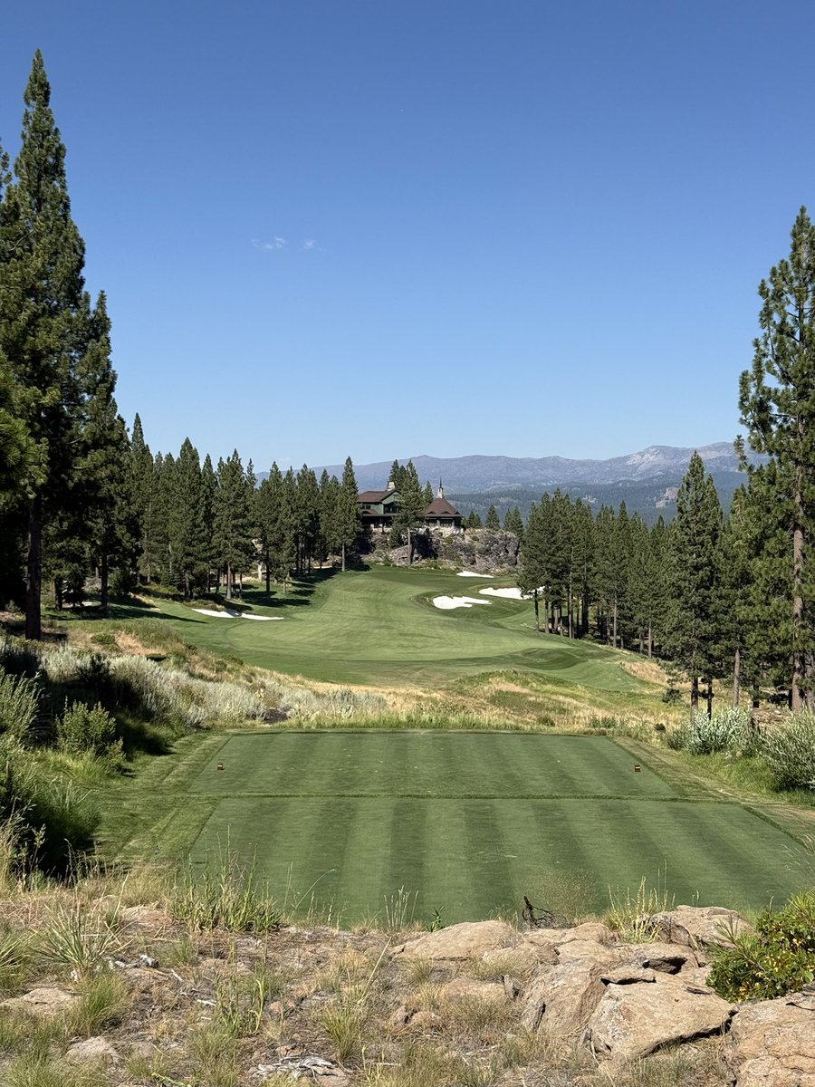 f_lindblom's tweet image. Played a bucket list course yesterday up in Tahoe! It’s worth all the hype 👊