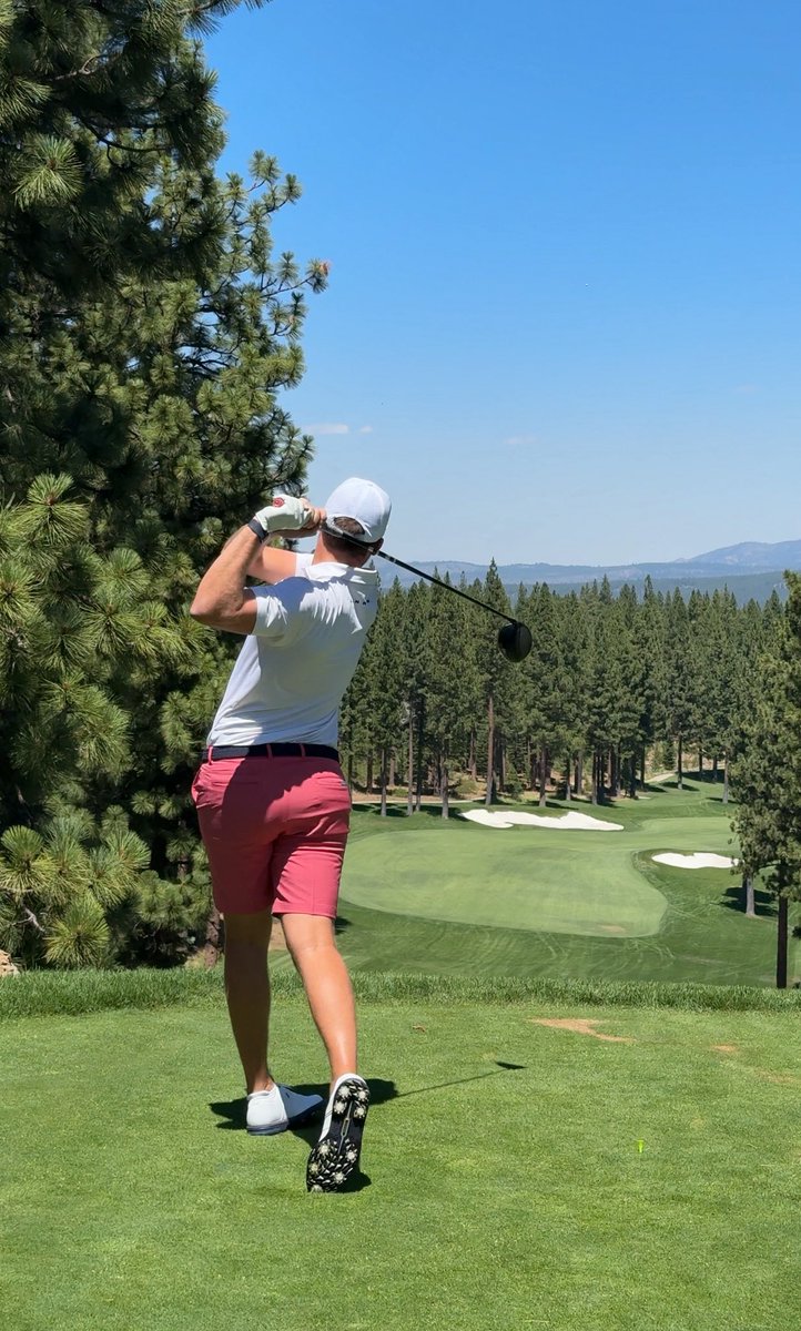 f_lindblom's tweet image. Played a bucket list course yesterday up in Tahoe! It’s worth all the hype 👊