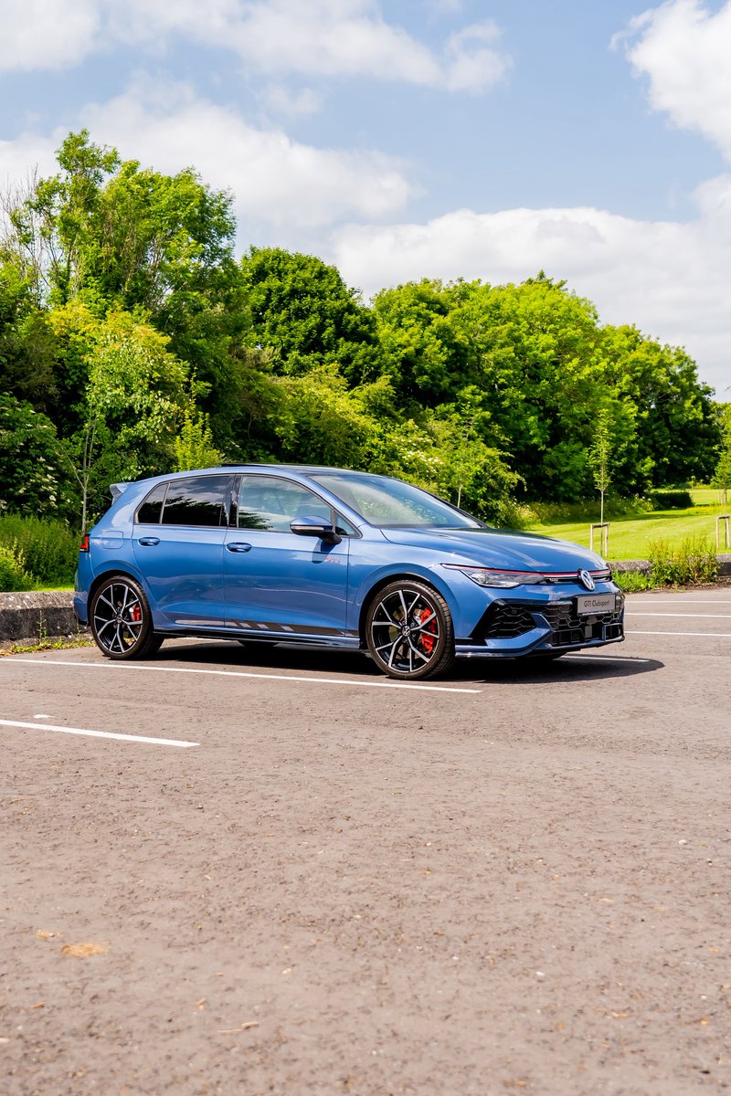 The family bus and the weekend toy 😎

Not a bad two car solution if you ask us

Our 2025 Touareg R for the day to day errands and our 2025 GTI Clubsport for weekend

What do you think of this lineup? Let us know your dream VW 2 car garage down below?

#frankkeanevolkswagen