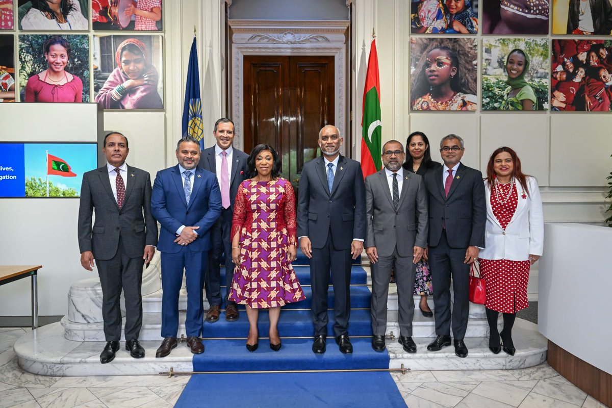Minister Dr. @Abkhaleel accompanied President Dr. <a href="/MMuizzu/">Dr Mohamed Muizzu</a> in his meeting with <a href="/SGCommonwealth/">Shirley Botchwey</a> Hon Shirley Botchwey. 

They discussed ways to deepen cooperation &amp; mutual support. The President highlighted 🇲🇻 commitment to being an active and engaged Commonwealth partner.