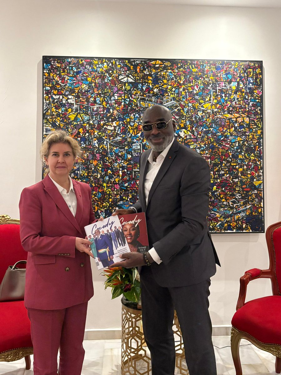 Büyükelçiliğimizin bulunduğu Abidjan Cocody Belediye Başkanı Jean-Marc Yacé’yi ziyaret ettik. 

Nous avons rendu visite à M. Jean-Marc Yacé, Maire de la Commune de Cocody à Abidjan, où se situe notre Ambassade.