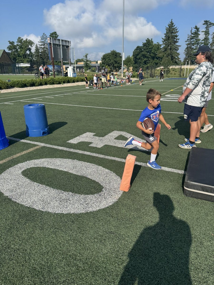 CathedralFBall's tweet image. Great week of 120+ future ☘️🏈 student athletes at camp!