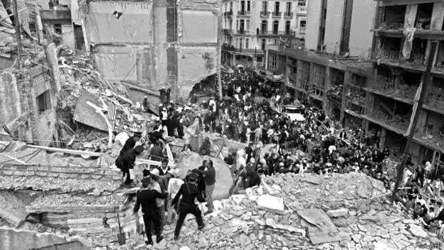 🤍 Hace 31 años, 85 vidas fueron arrebatadas en un acto de odio que aún duele.
Hoy abrazamos a sus familias y sostenemos la memoria como acto de justicia.

Nunca olvidamos. Nunca dejamos de exigir.

#AMIA31Años 🕯️