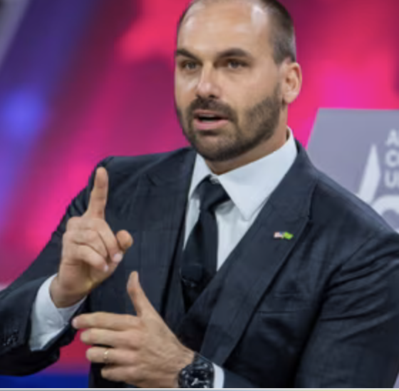 MarioNawfal's tweet photo. 🇧🇷 🇺🇸  EDUARDO BOLSONARO: SILENCING MY FATHER WON’T SILENCE BRAZIL

Eduardo Bolsonaro accused Justice Alexandre de Moraes of weaponizing Brazil’s Supreme Court to silence his father, calling him a political gangster in robes.

The raid on Jair Bolsonaro’s home was authorized through a secret inquiry, a tactic rarely used since Brazil’s military dictatorship.

The justification? Trump’s recent tariffs on Brazil, which Eduardo says are now being twisted into a crime.

He claims this is more than personal, it’s an assault on democracy and an attempt to criminalize Trump while destroying US-Brazil relations.

Source: @BolsonaroSP