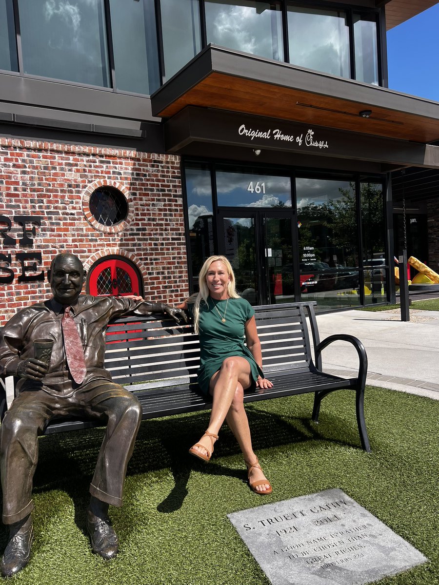 mtgreenee's tweet image. Had to make a run to the Original Chick-Fil-A Dwarf House as soon as I got back home to my favorite place in the world!
Home sweet home Georgia!🍑❤️