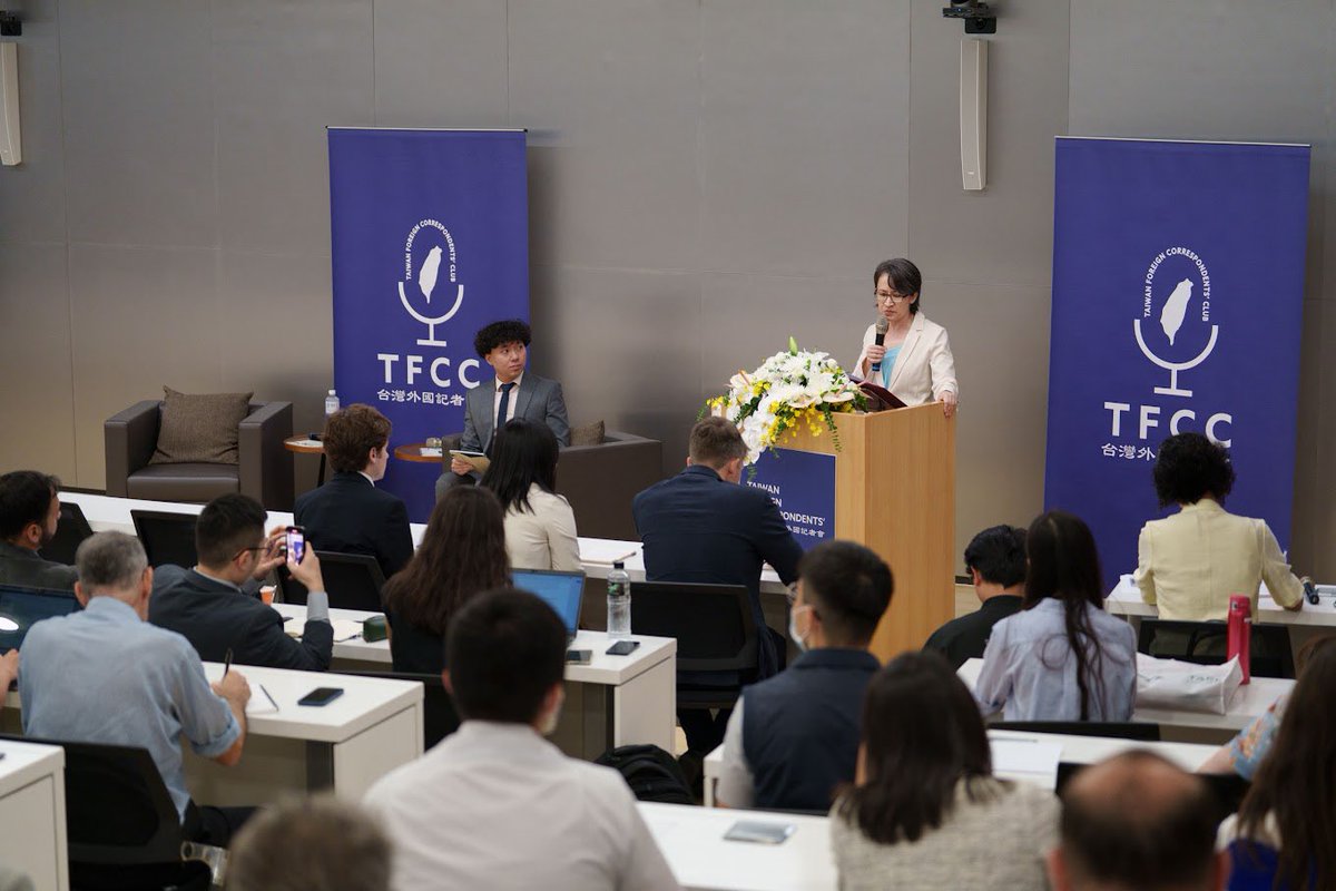 TaiwanFCC's tweet image. On Friday, the Taiwan Foreign Correspondents’ Club hosted Vice President Hsiao Bi-khim @bikhim for an exclusive briefing. She spoke about issues such as the threats and coercion Taiwan faces, tariffs, semiconductors, and building resilience. The event was chaired by @tchau01.