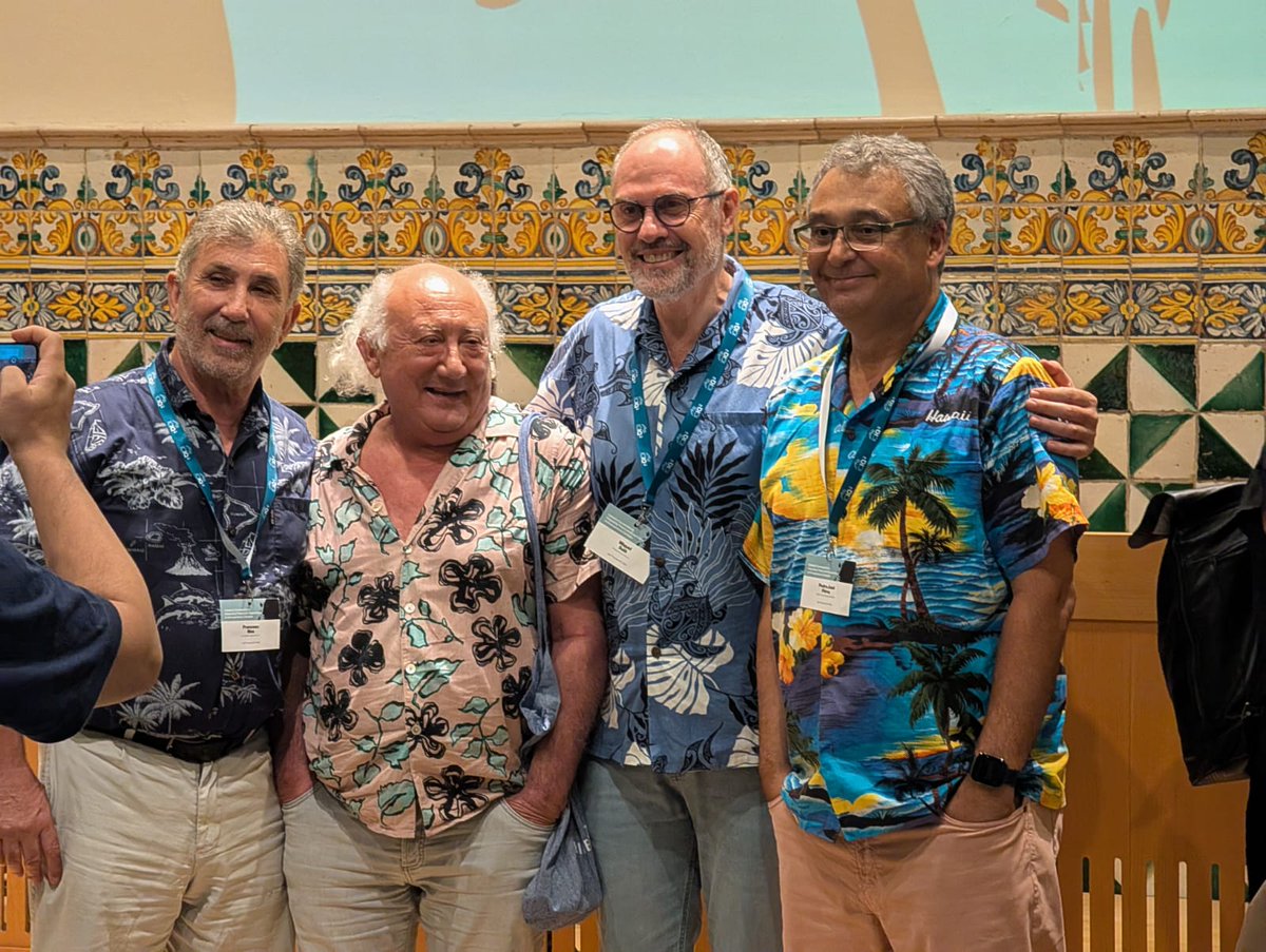 Some speakers wore Agustí type of outfit in his honor