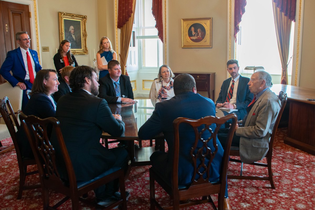 Iowa #soybean growers warned congress 🏛️ on trade risks and MAHA misinformation. Other conversations revolved around getting the next farm bill across the finish line before harvest wraps up. Find out why these topics are vital for farmers ▶️ hubs.li/Q03xSdSz0

Not funded
