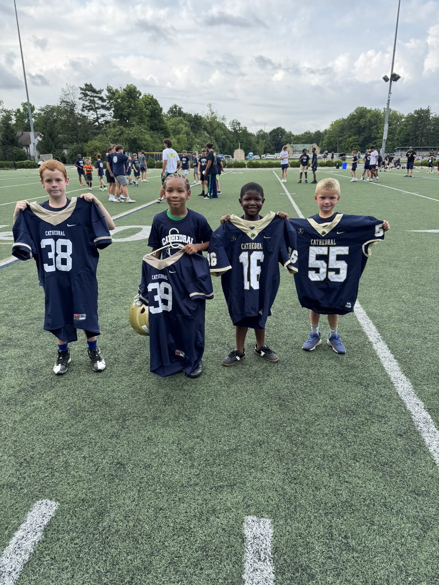 CathedralFBall's tweet image. A week of fun and competition (fastest youth campers below) while learning how to play the game! ☘️🏈