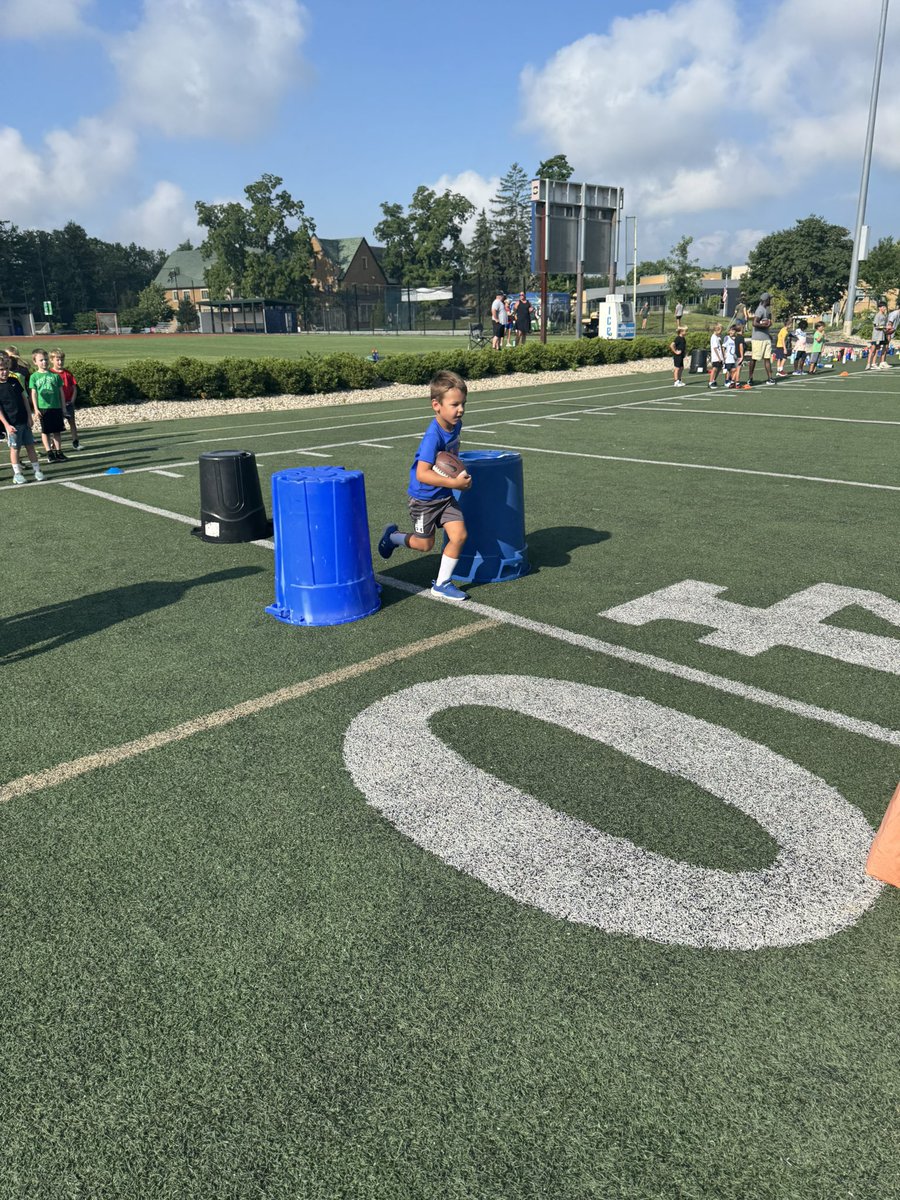 CathedralFBall's tweet image. A week of fun and competition (fastest youth campers below) while learning how to play the game! ☘️🏈