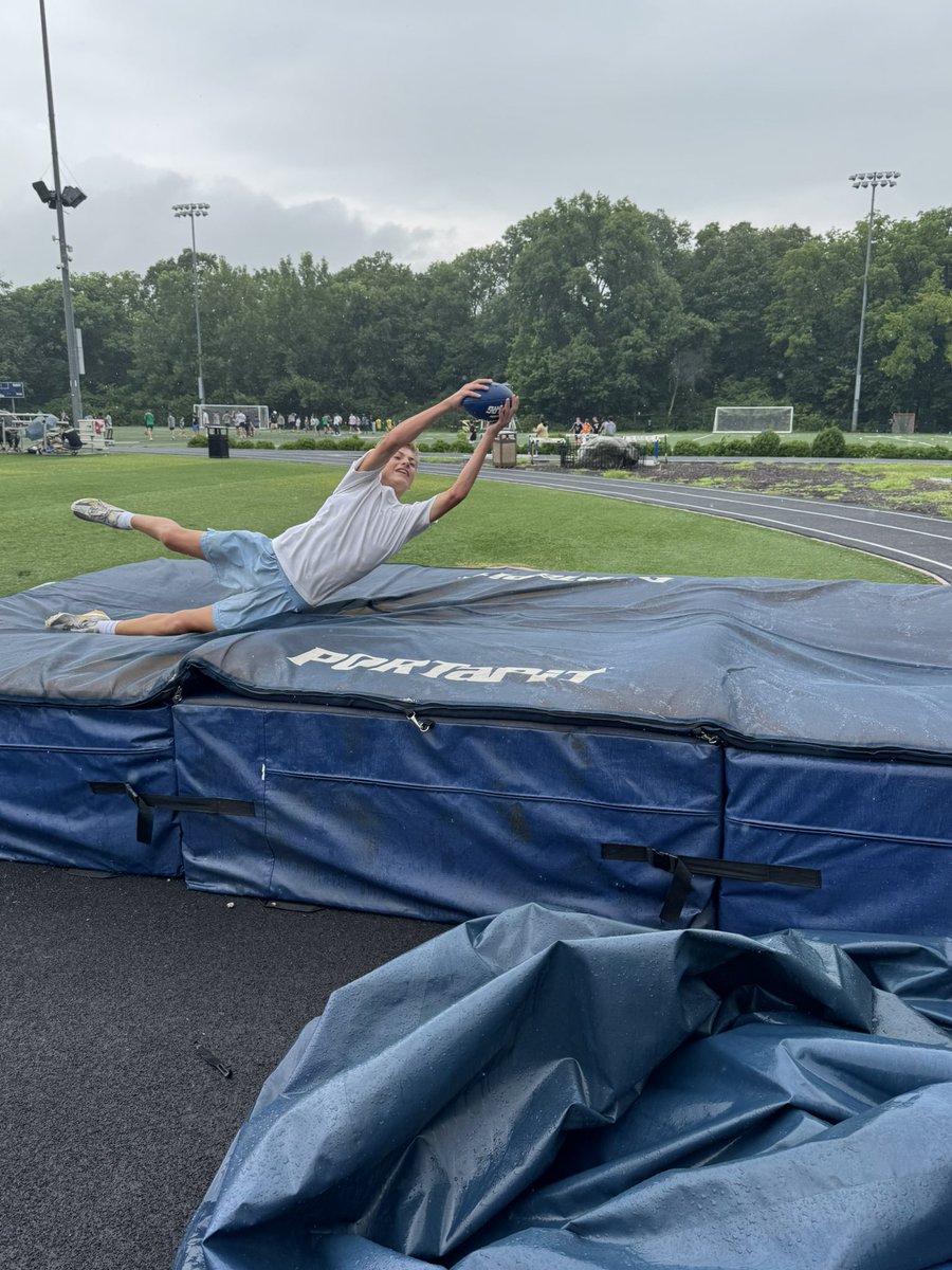 CathedralFBall's tweet image. A week of fun and competition (fastest youth campers below) while learning how to play the game! ☘️🏈