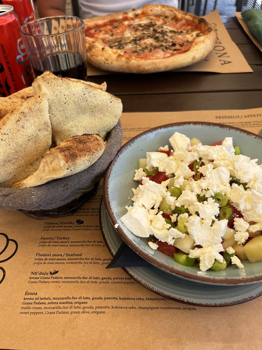 lustforloaves's tweet photo. other holiday eats. both beautiful https://t.co/8IYIsWweLp